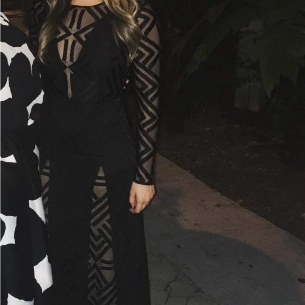 BCBGMaxAzria Black V-Neck Long Sleeve Gown